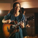 アニメ「キャロル＆チューズデイ」のOP曲『Kiss Me』